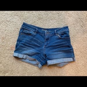 Size 6 jean shorts NY and co